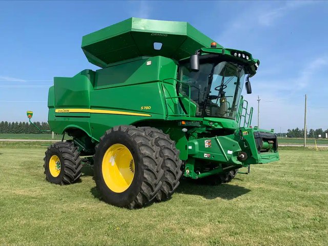 2020 John Deere S780 Batteuse