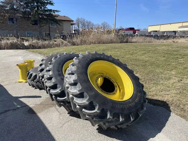 2023 Firestone 420/85R34 and 520/85R46 Pneus