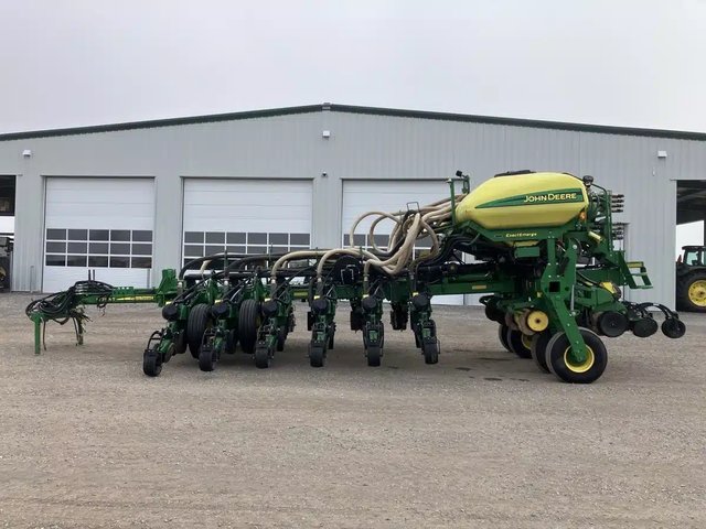 2017 John Deere 1775NT Planteur