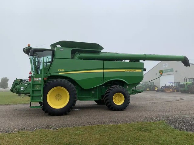 2013 John Deere S660 Batteuse
