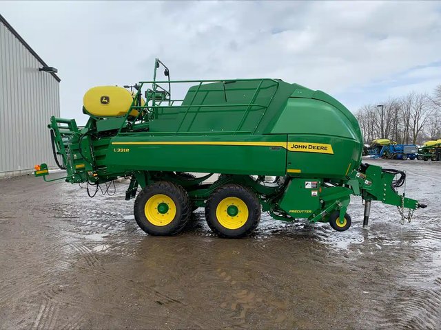 2024 John Deere L331 Presse à Balle Carrée/Large