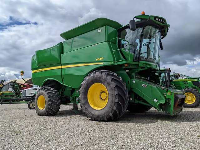 2013 John Deere S660 Batteuse