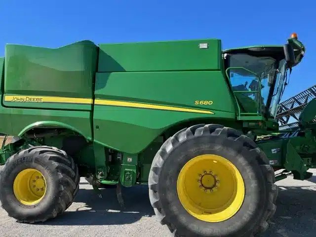 2017 John Deere S680 Batteuse