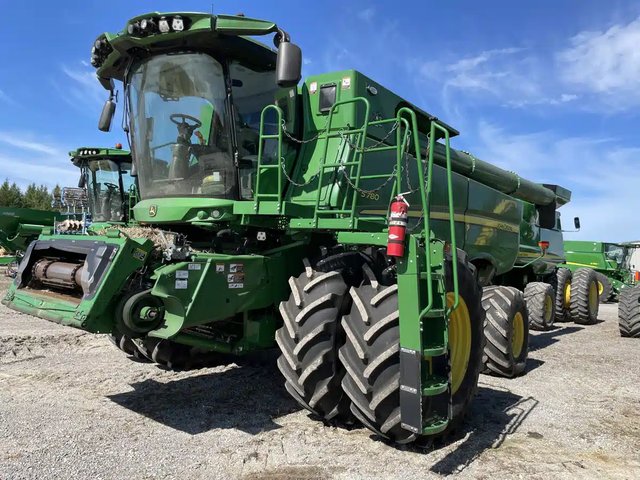 2022 John Deere S780 Batteuse