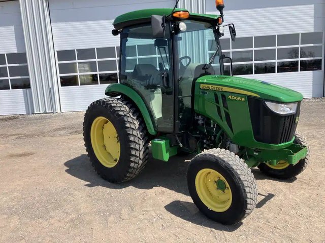 2021 John Deere 4066R Tracteur