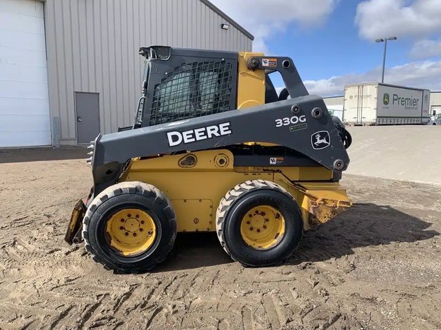2019 John Deere 330G chargeuse à direction à glissement