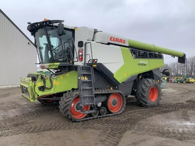 2022 CLAAS LEXION 8700TT Batteuse