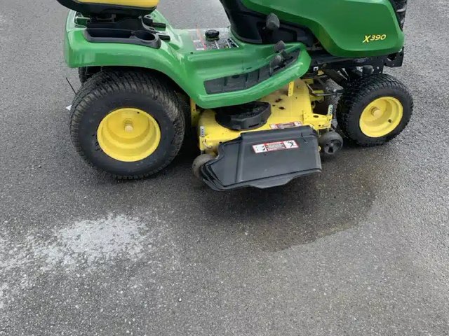 2017 John Deere X390 Tracteur à pelouse