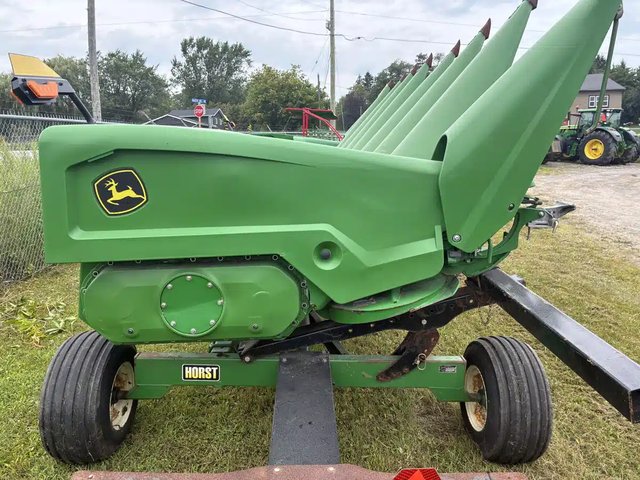 2024 John Deere C8R Nez - Maïs
