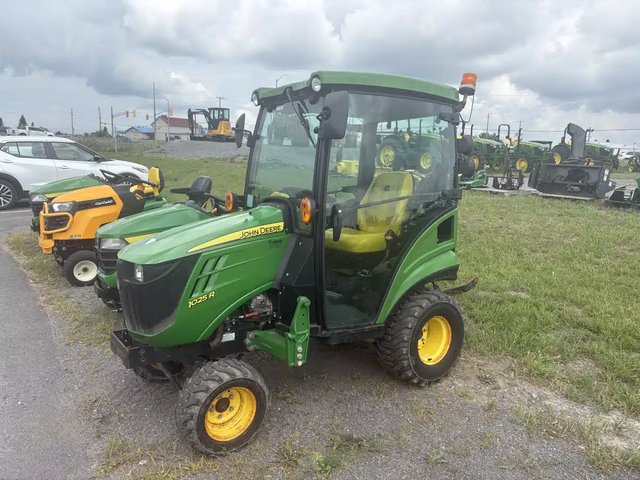 2021 John Deere 1025R Tracteur
