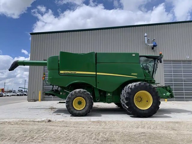 2014 John Deere S680 Batteuse