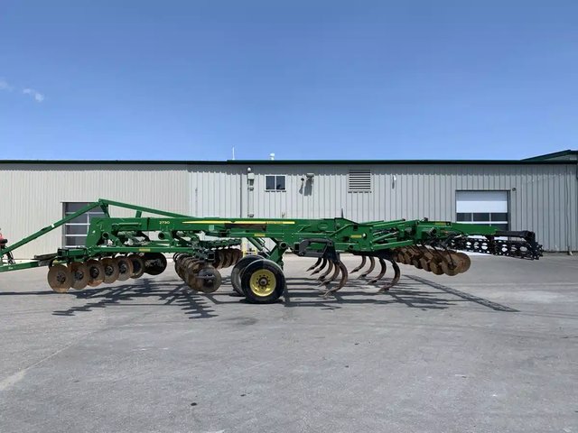 2015 John Deere 2730 défonceuse