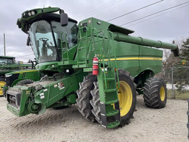2022 John Deere S780 Batteuse