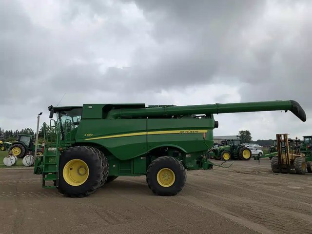 2021 John Deere S780 Batteuse