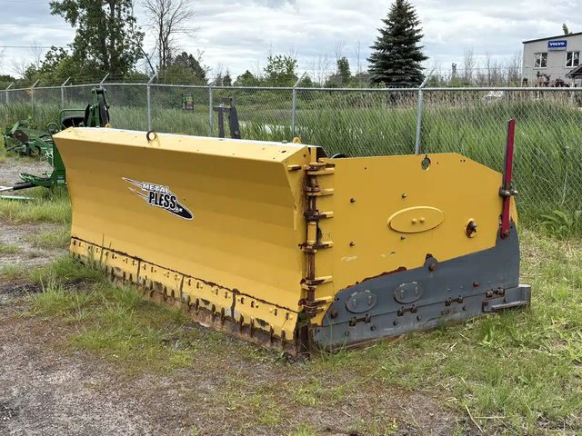 2022 Metal Pless MAXXPRO LIVEEDGE PRO 1048-22LE Gratte à neige