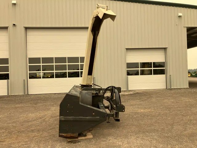 2015 Buhler Farm King YC1080C Souffleur à neige