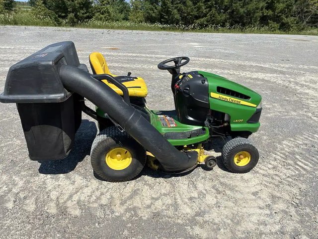2007 John Deere LA120 Tracteur à pelouse