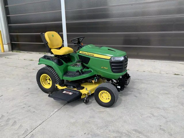 2021 John Deere X750 Tracteur à pelouse