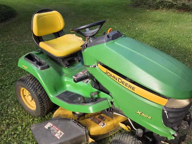 2009 John Deere X304 Tracteur à pelouse