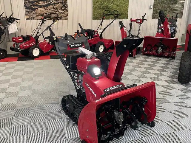 2023 Honda HSS1332ACTD Souffleur à neige
