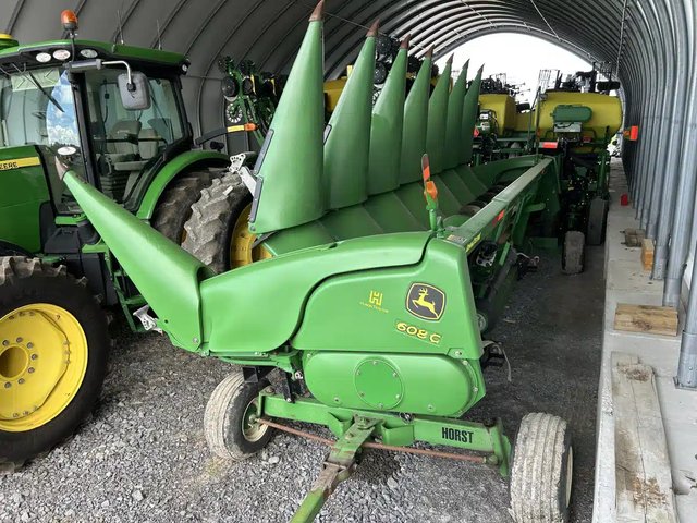 2010 John Deere 608C Nez - Maïs