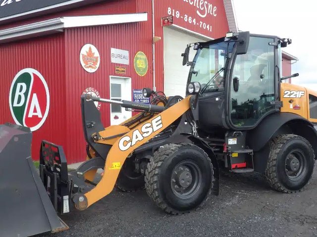 2024 Case 221F Chargeur sur roues