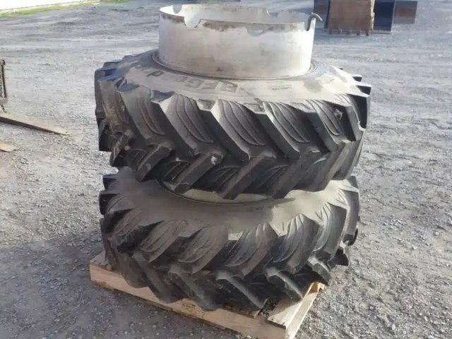 Unverferth 14.9-28 Roues double