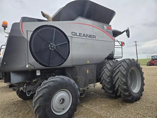 2022 Gleaner S98 Batteuse