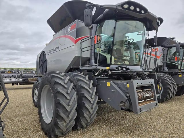 2022 Gleaner S98 Batteuse