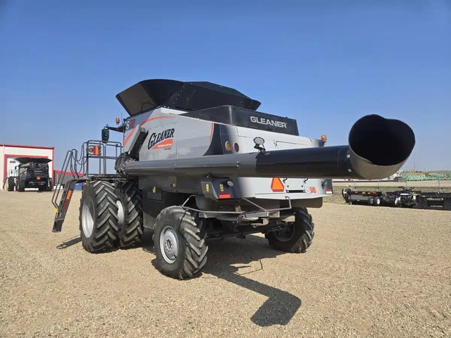 2023 Gleaner S98 Batteuse