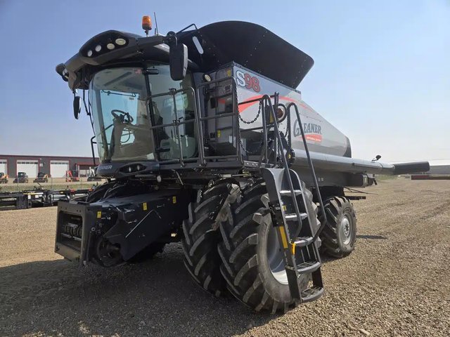 2023 Gleaner S98 Batteuse