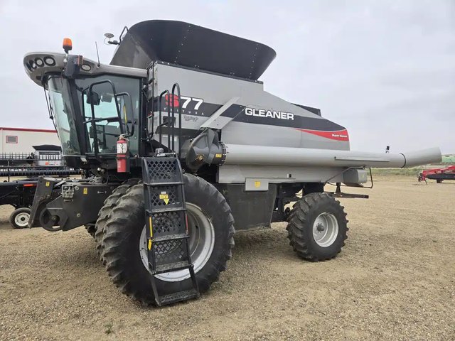 2013 Gleaner S77 Batteuse