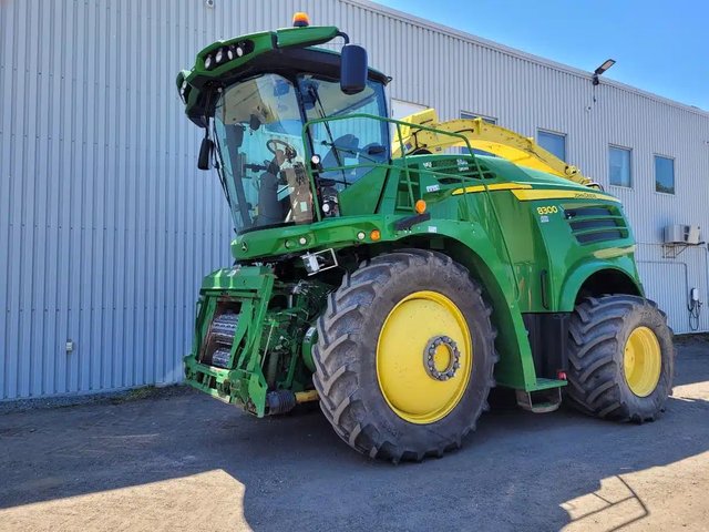 2018 John Deere 8300 Fourragère