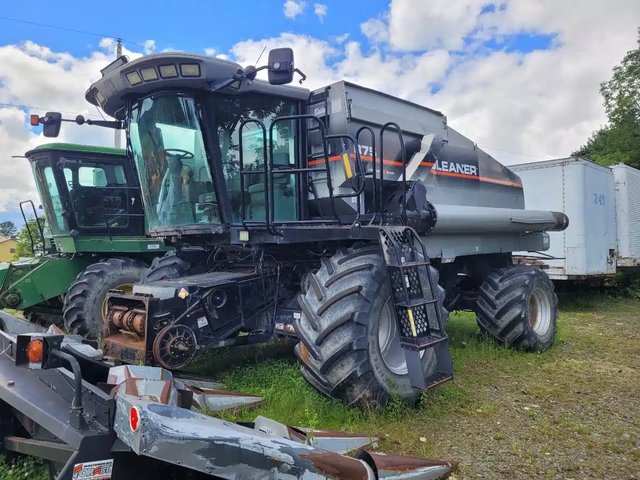 Gleaner R75 Batteuse