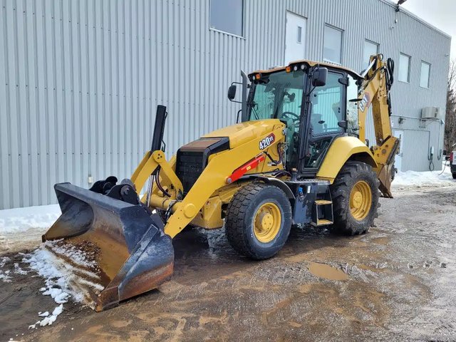 2022 Caterpillar 420XE Rétrocaveuse