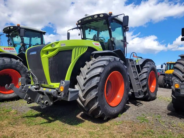 2023 CLAAS XERION 5000 Tracteur