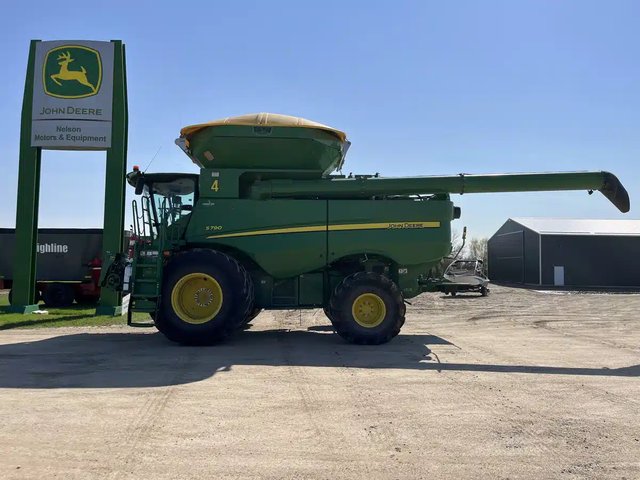 2019 John Deere S790 Batteuse