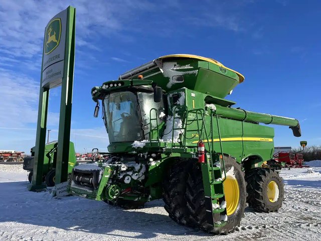 2020 John Deere S790 Batteuse