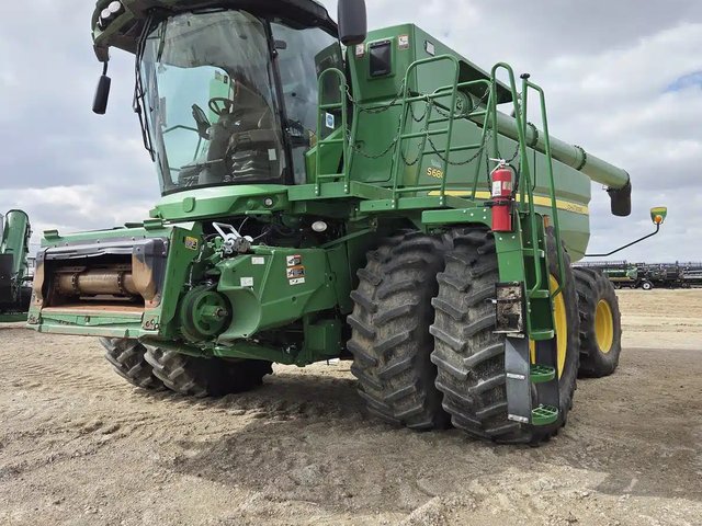 2017 John Deere S680 Batteuse