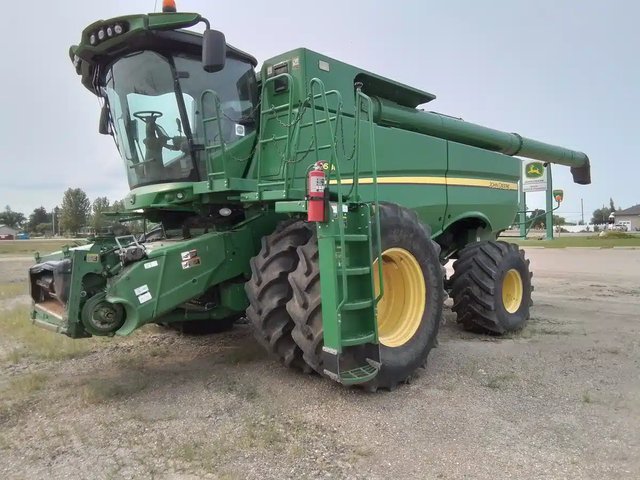 2013 John Deere S680 Batteuse
