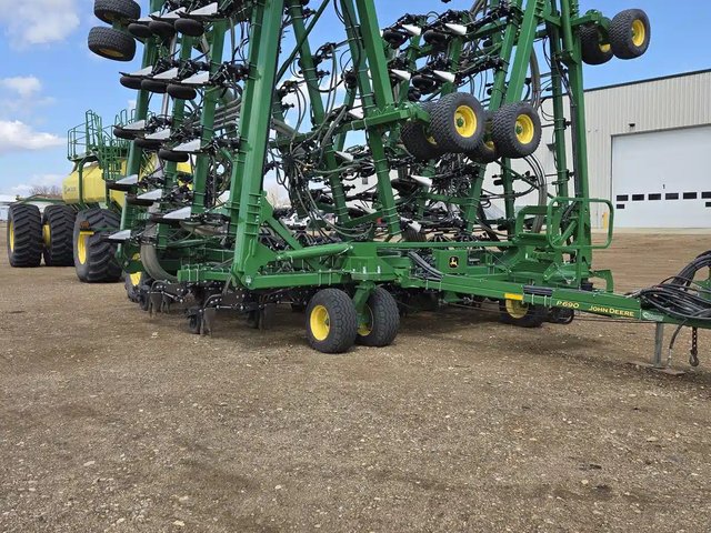 2024 John Deere P690 Semoir à air