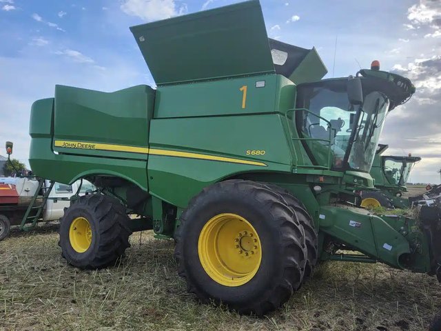 2017 John Deere S680 Batteuse