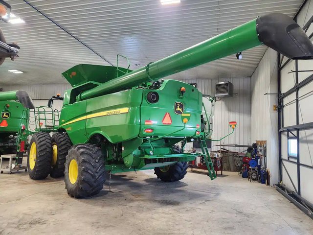 2014 John Deere S680 Batteuse