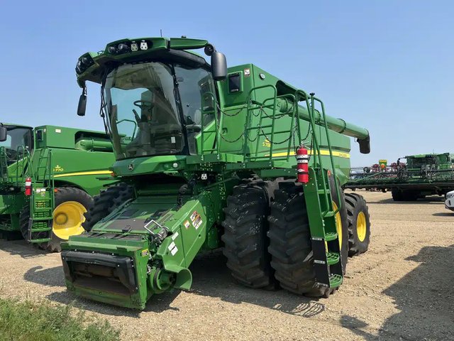 2022 John Deere S780 Batteuse