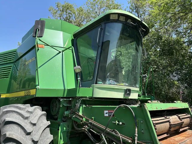1997 John Deere 9610 Batteuse