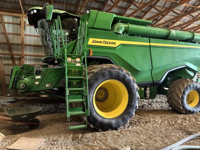 2023 John Deere X9 1000 Batteuse