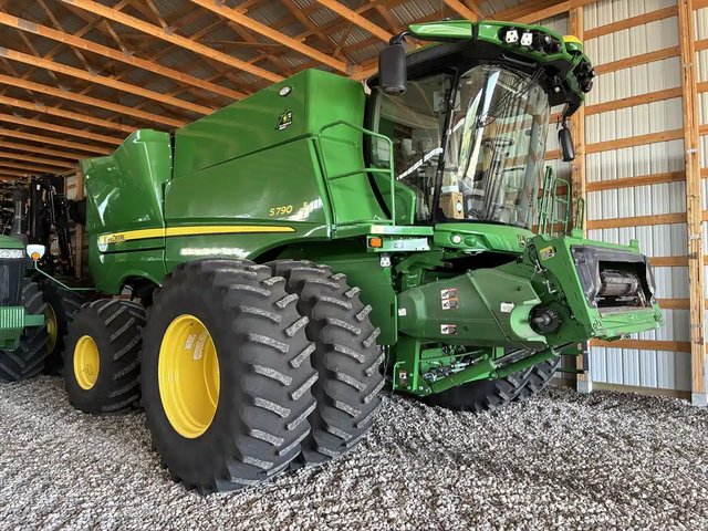 2022 John Deere S790 Batteuse