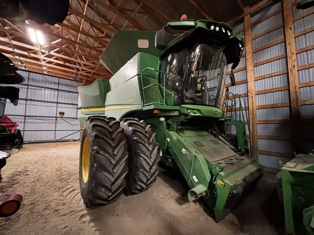2016 John Deere S690 Batteuse