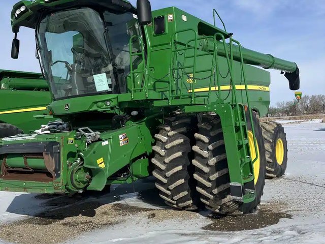 2012 John Deere S680 Batteuse