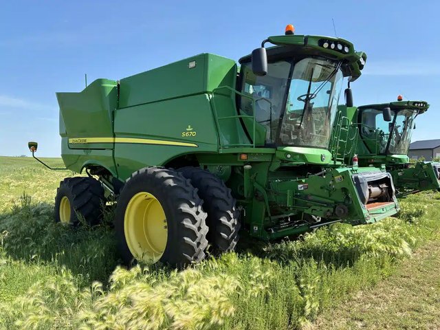 2016 John Deere S670 Batteuse